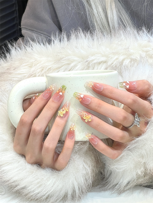 Zhitu hand-wears a 2025 New Year's model cat's eye nude pink Zhen Huan white mid-length almond nail patch