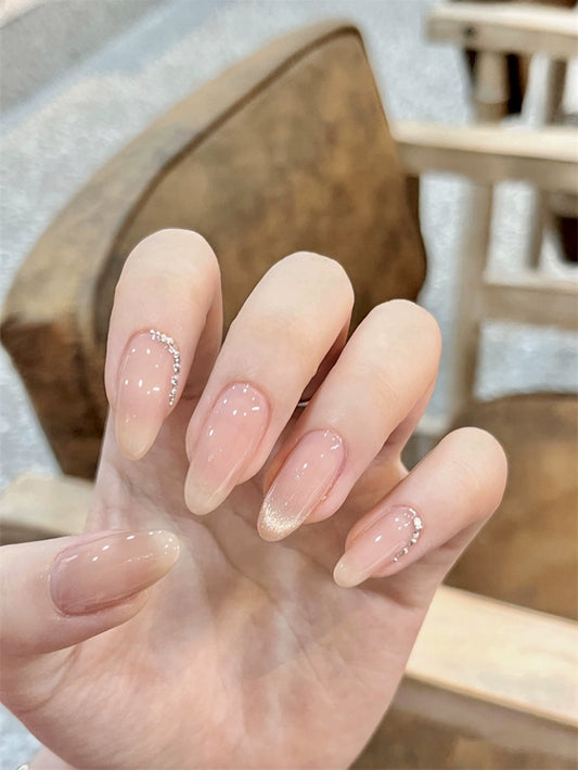 Zhitu hand-wears a 2025 New Year's model cat's eye nude pink Zhen Huan white mid-length almond nail patch