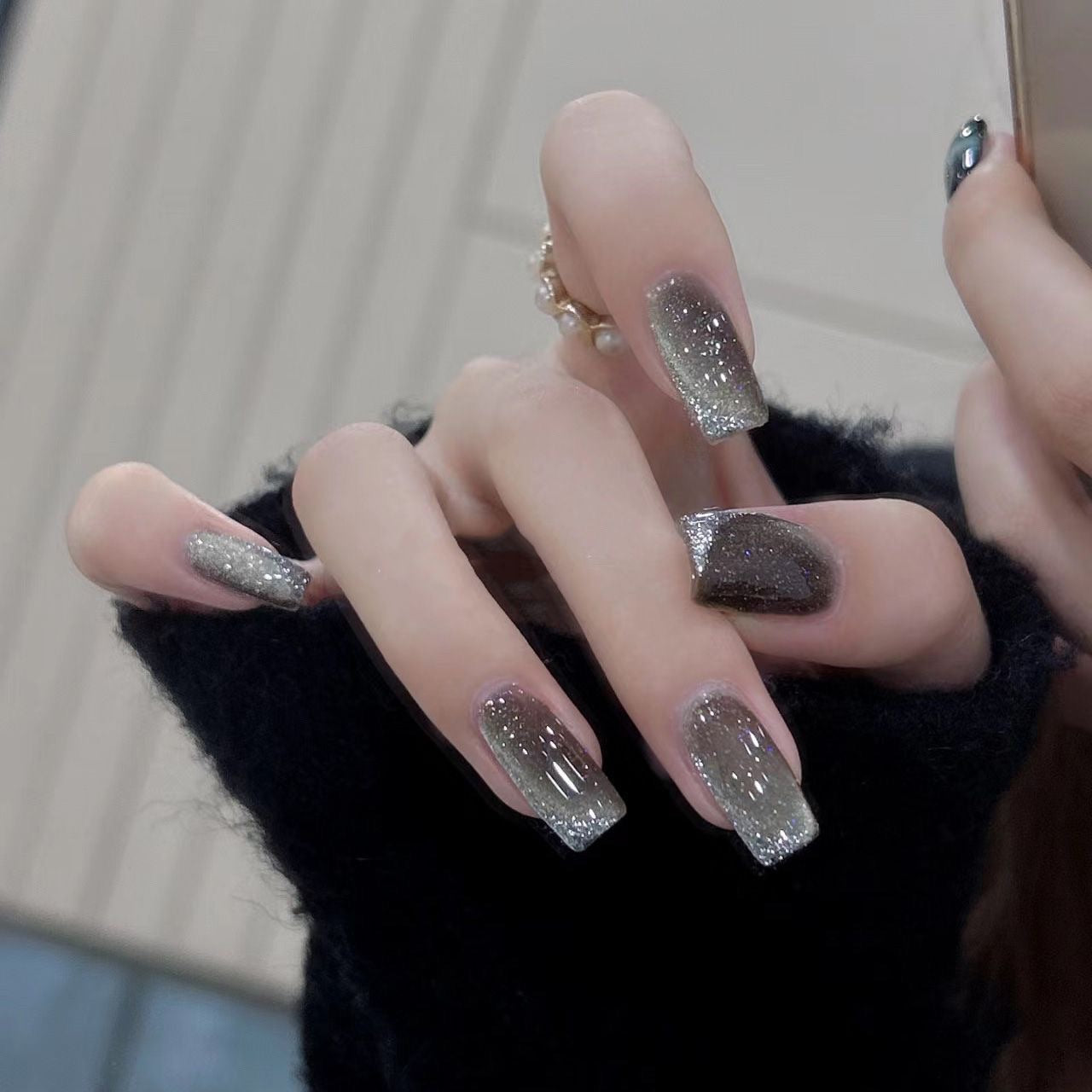 Autumn and winter new flash, hand-worn nails, mid-length white, black nail patches, detachable fake nails